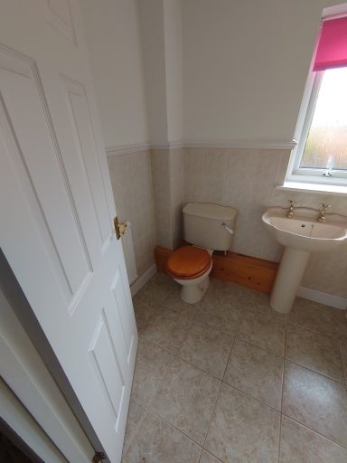 Bathroom before being remodelled